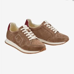 Brand new. Sealed box. Birdies Road Runner. In chai spice.